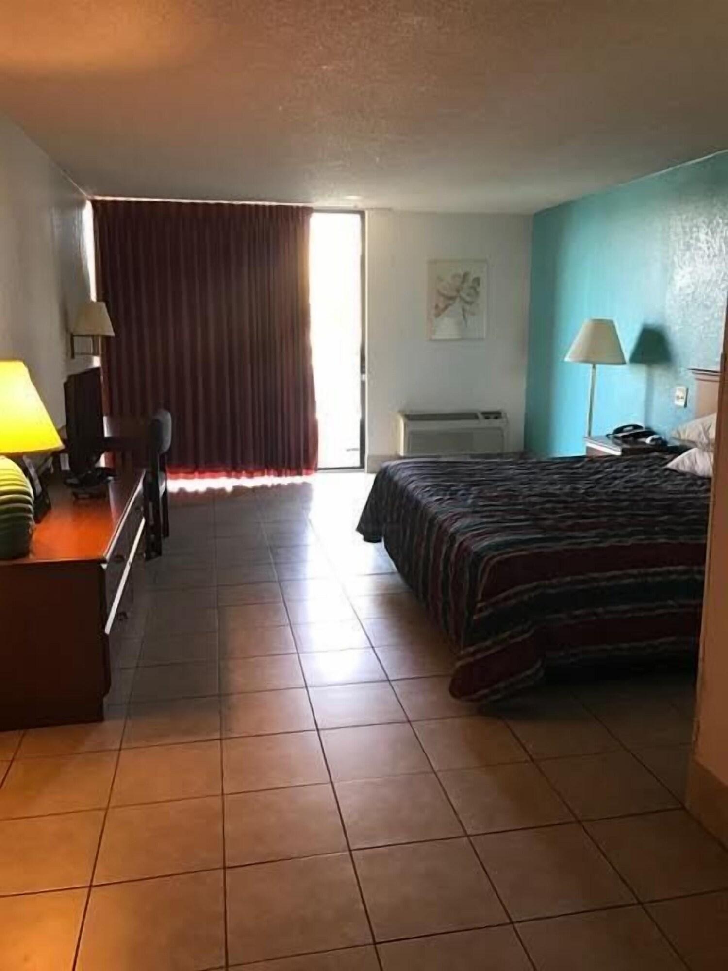 Howard Johnson By Wyndham Winter Haven Fl Exterior photo