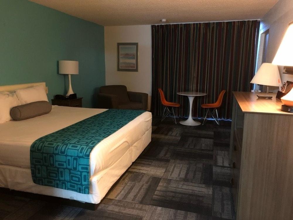 Howard Johnson By Wyndham Winter Haven Fl Exterior photo