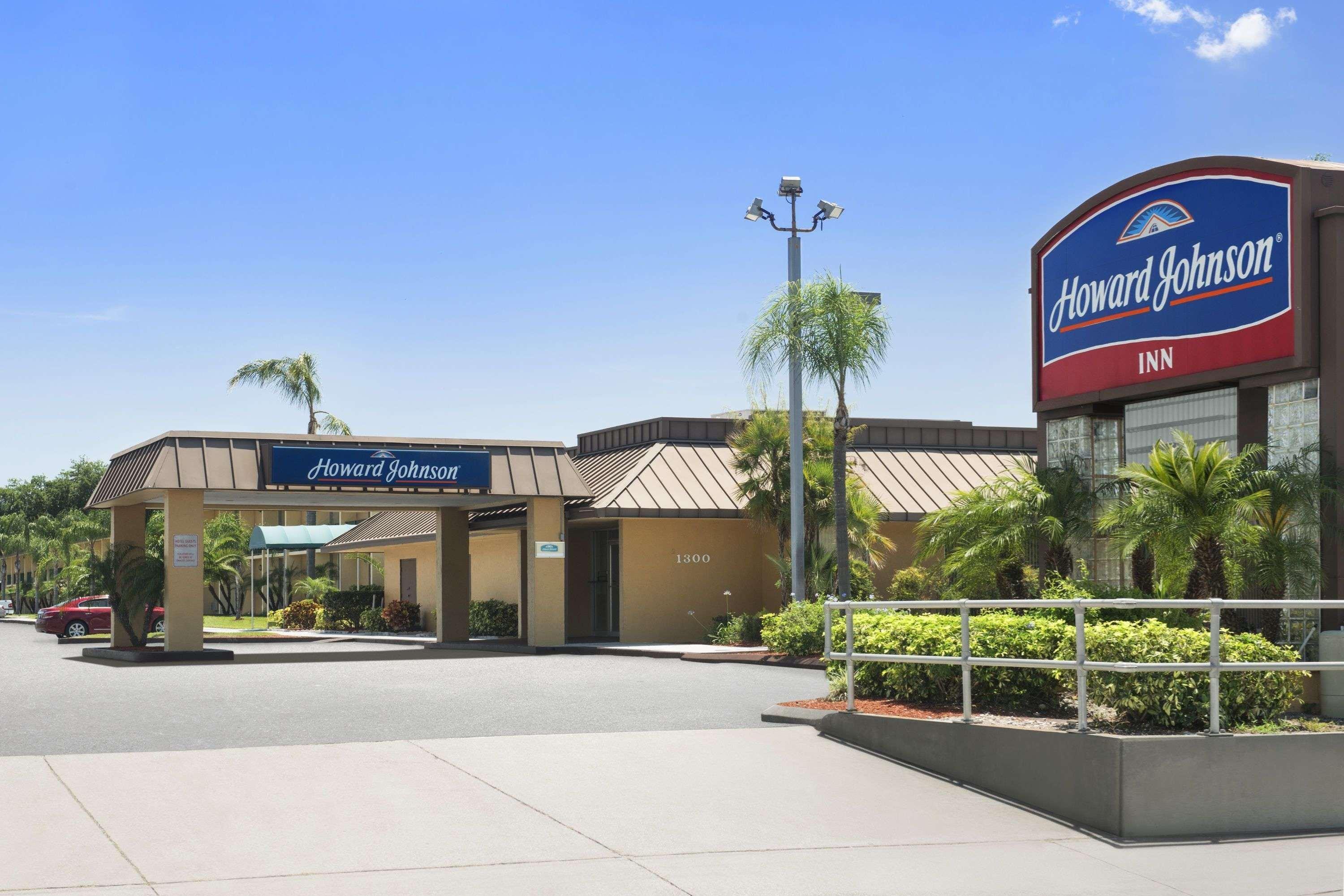 Howard Johnson By Wyndham Winter Haven Fl Exterior photo