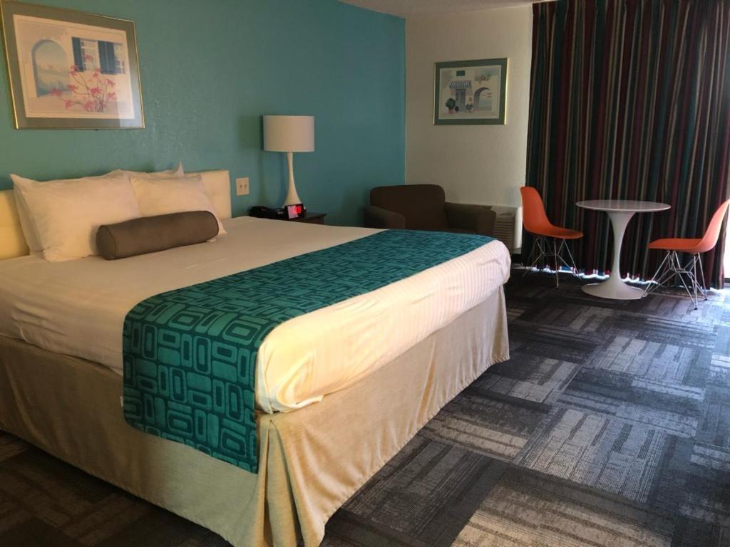 Howard Johnson By Wyndham Winter Haven Fl Exterior photo